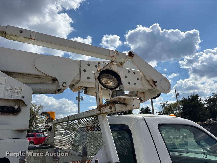 image for item ET7174 2016 Ford F550 Super Duty bucket truck