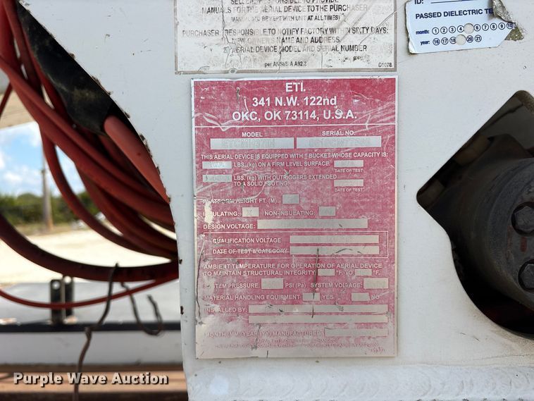 image for item ET7174 2016 Ford F550 Super Duty bucket truck