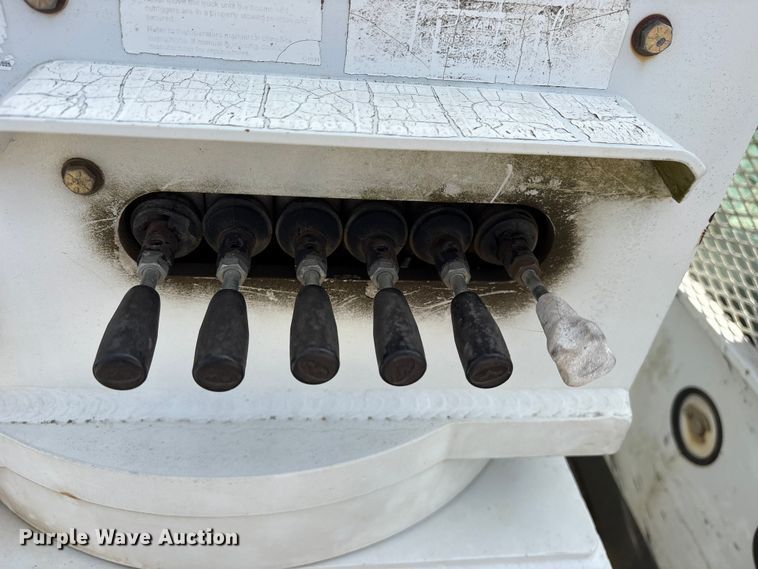 image for item ET7174 2016 Ford F550 Super Duty bucket truck