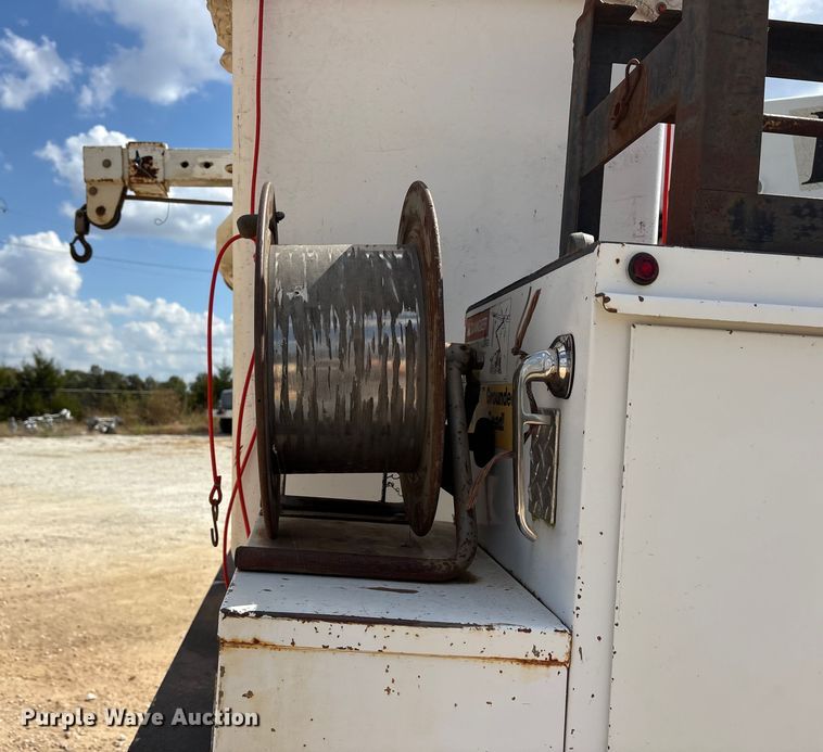 image for item ET7174 2016 Ford F550 Super Duty bucket truck