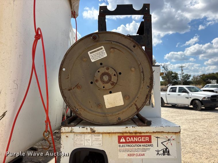 image for item ET7174 2016 Ford F550 Super Duty bucket truck