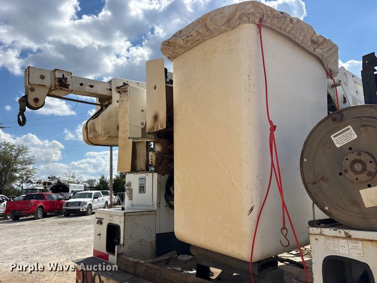 image for item ET7174 2016 Ford F550 Super Duty bucket truck