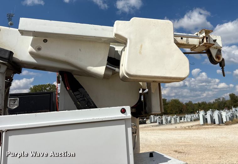 image for item ET7174 2016 Ford F550 Super Duty bucket truck