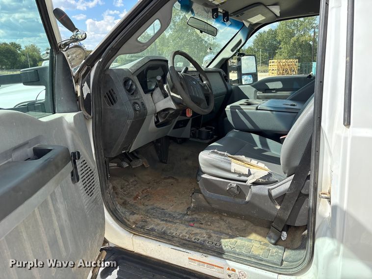 image for item ET7174 2016 Ford F550 Super Duty bucket truck