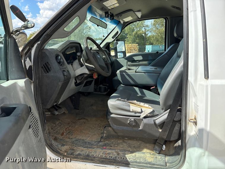 image for item ET7174 2016 Ford F550 Super Duty bucket truck