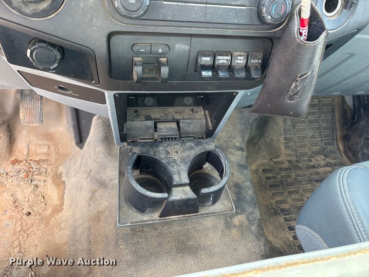 image for item ET7174 2016 Ford F550 Super Duty bucket truck