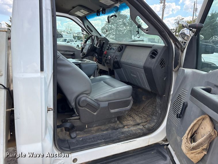 image for item ET7174 2016 Ford F550 Super Duty bucket truck