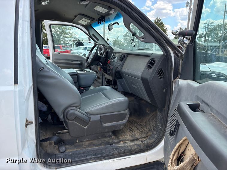 image for item ET7174 2016 Ford F550 Super Duty bucket truck