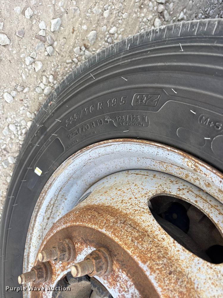 image for item ET7174 2016 Ford F550 Super Duty bucket truck