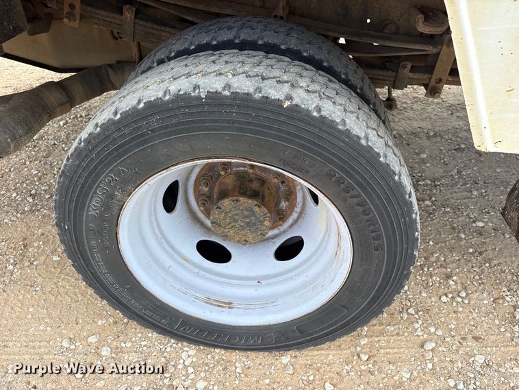 image for item ET7174 2016 Ford F550 Super Duty bucket truck