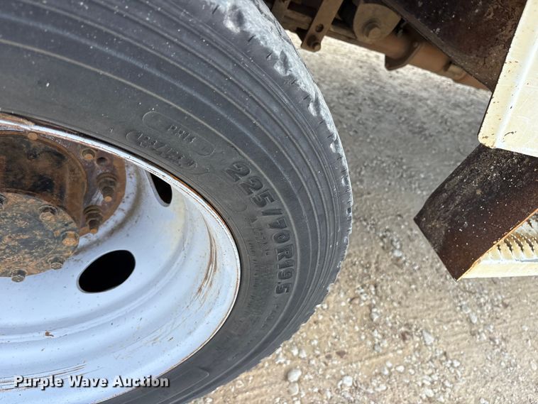 image for item ET7174 2016 Ford F550 Super Duty bucket truck