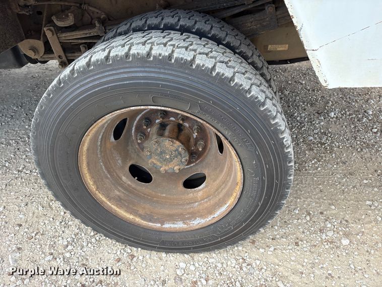 image for item ET7174 2016 Ford F550 Super Duty bucket truck