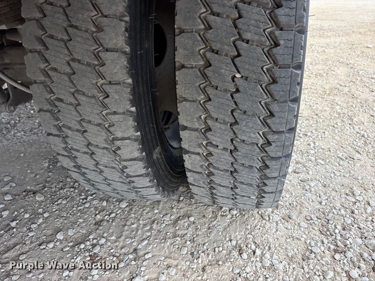 image for item ET7174 2016 Ford F550 Super Duty bucket truck