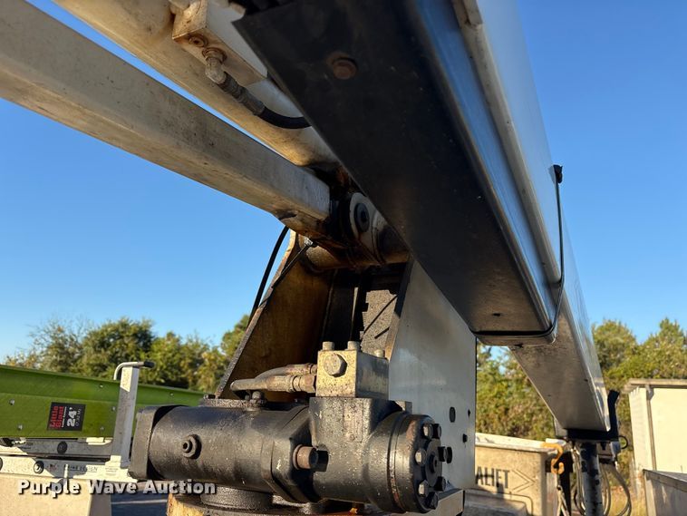 image for item ET7175 2012 Ford F450 bucket truck