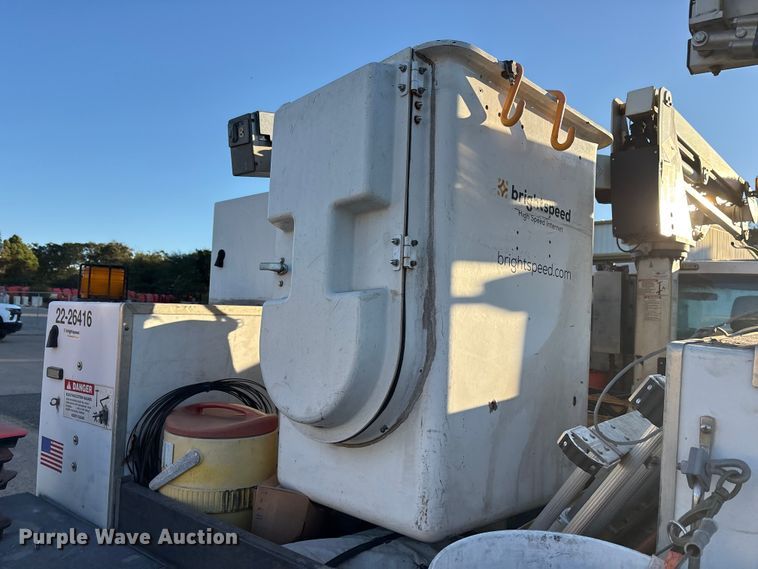 image for item ET7175 2012 Ford F450 bucket truck