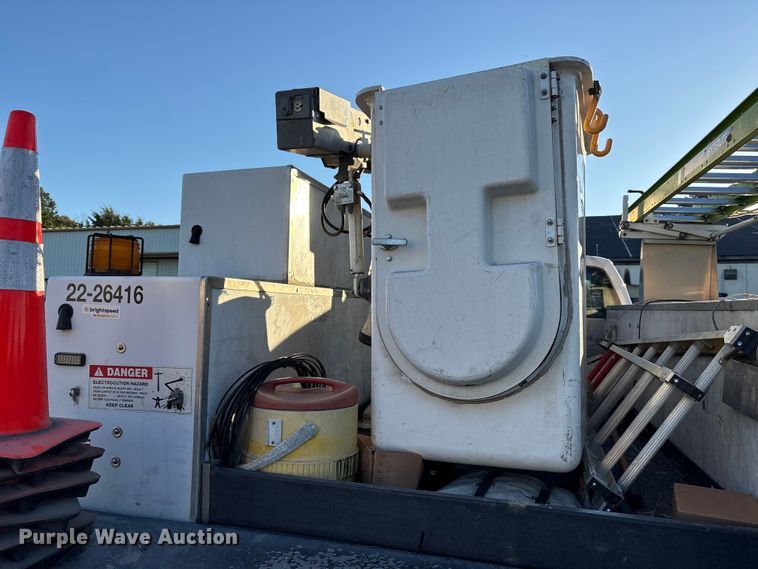 image for item ET7175 2012 Ford F450 bucket truck