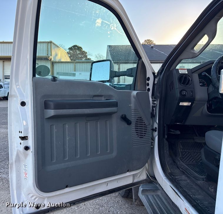 image for item ET7175 2012 Ford F450 bucket truck