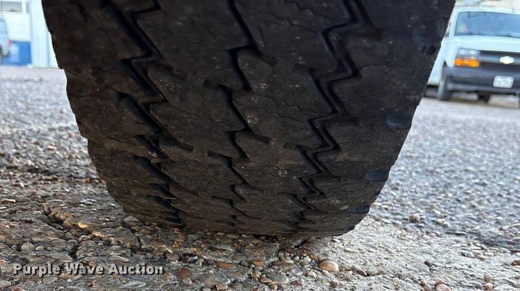 image for item ET7175 2012 Ford F450 bucket truck