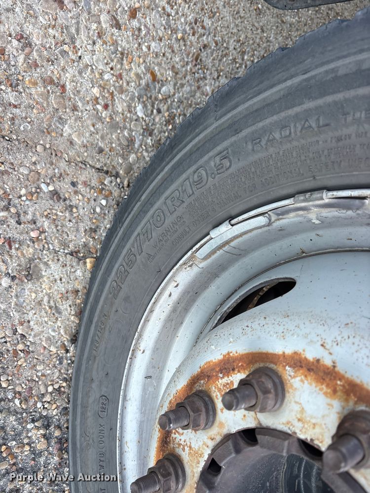 image for item ET7175 2012 Ford F450 bucket truck