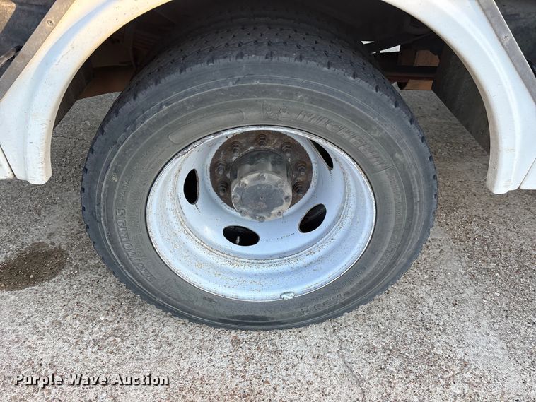 image for item ET7175 2012 Ford F450 bucket truck