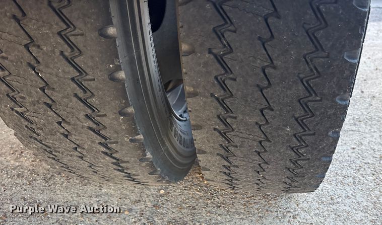 image for item ET7175 2012 Ford F450 bucket truck