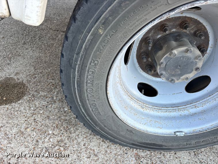 image for item ET7175 2012 Ford F450 bucket truck