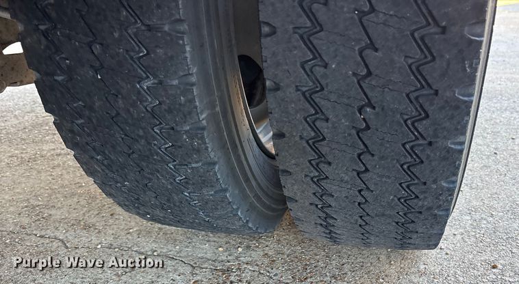 image for item ET7175 2012 Ford F450 bucket truck