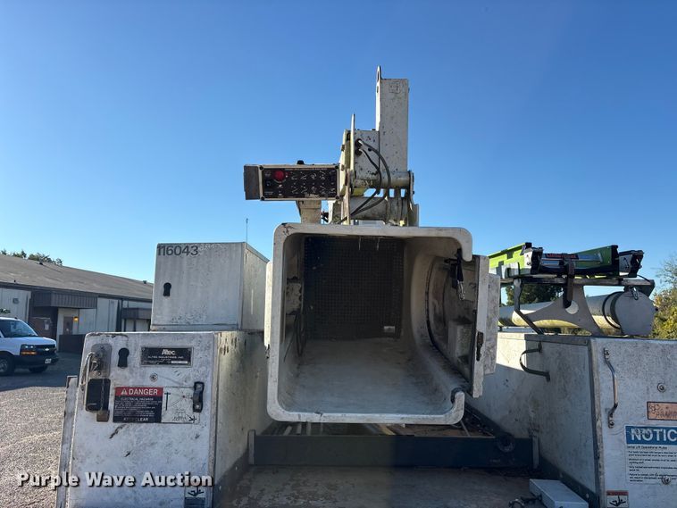 image for item ET7176 2011 Ford F450 Super Duty bucket truck