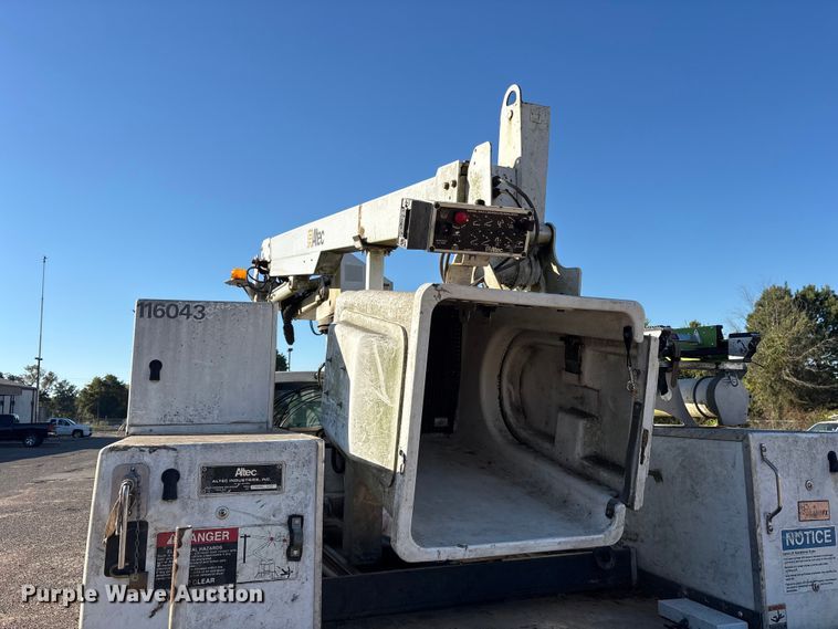 image for item ET7176 2011 Ford F450 Super Duty bucket truck