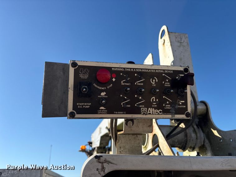 image for item ET7176 2011 Ford F450 Super Duty bucket truck