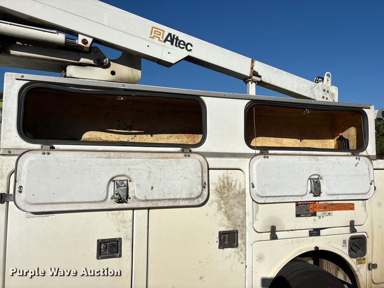 image for item ET7176 2011 Ford F450 Super Duty bucket truck