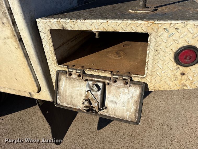 image for item ET7176 2011 Ford F450 Super Duty bucket truck