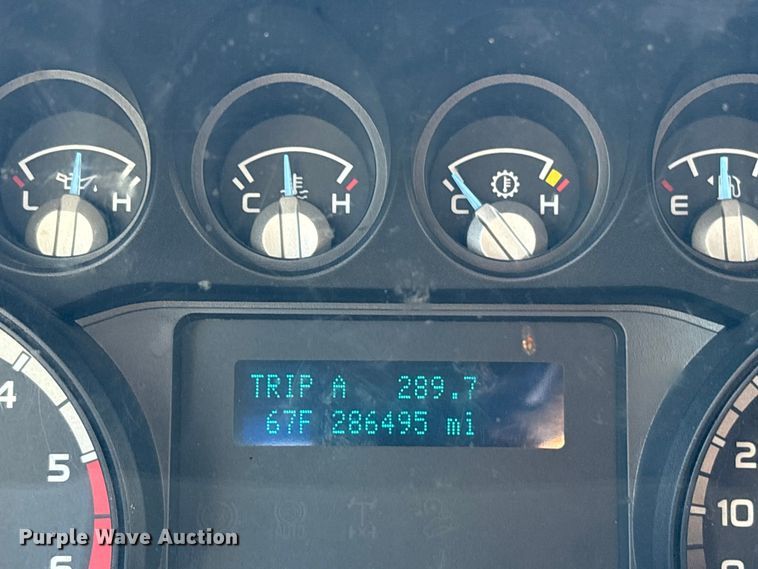 image for item ET7176 2011 Ford F450 Super Duty bucket truck