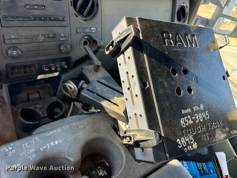 image for item ET7176 2011 Ford F450 Super Duty bucket truck