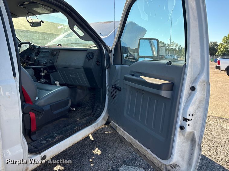 image for item ET7176 2011 Ford F450 Super Duty bucket truck