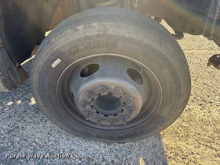 image for item ET7176 2011 Ford F450 Super Duty bucket truck