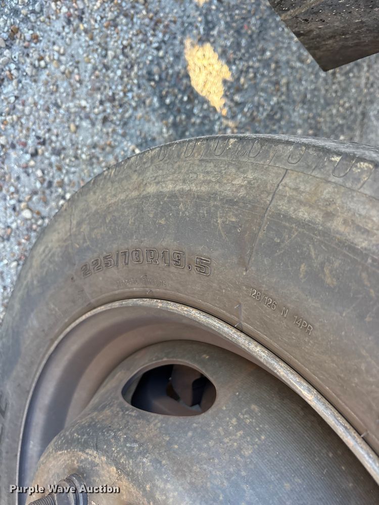 image for item ET7176 2011 Ford F450 Super Duty bucket truck