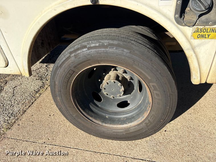 image for item ET7176 2011 Ford F450 Super Duty bucket truck