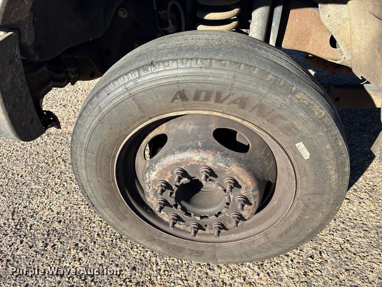 image for item ET7176 2011 Ford F450 Super Duty bucket truck