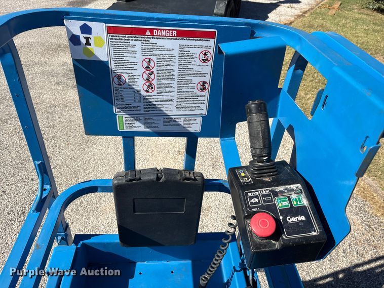 image for item ET7221 2015 Genie GS-1930 scissor lift