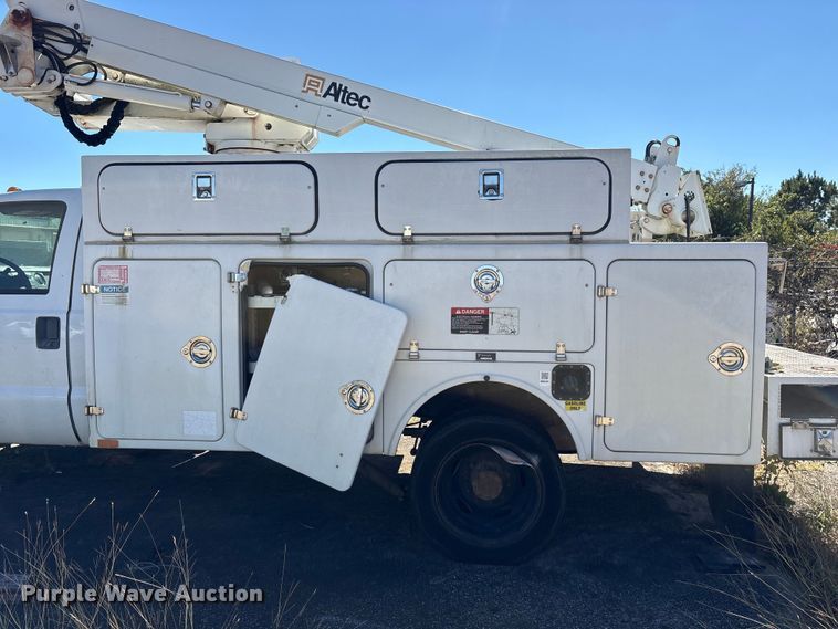 image for item ET7226 2012 Ford F450 Super Duty bucket truck