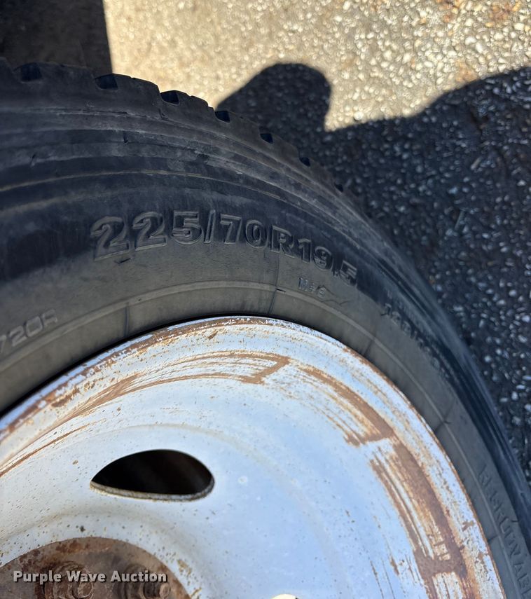 image for item ET7226 2012 Ford F450 Super Duty bucket truck