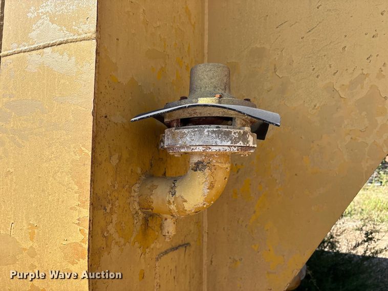 image for item ET7231 Caterpillar 631B water wagon