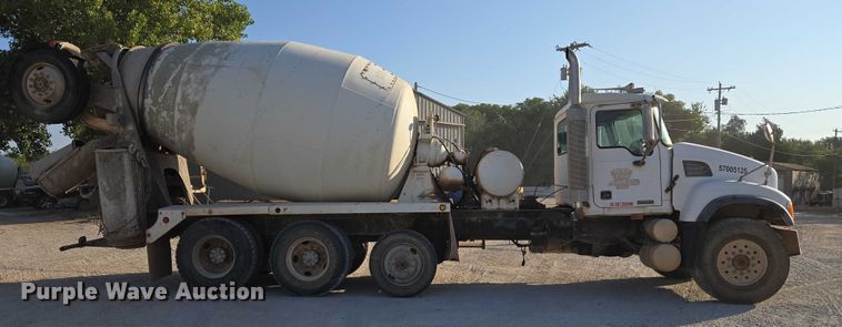 image for item EU3777 2005 Mack CV513 ready mix truck