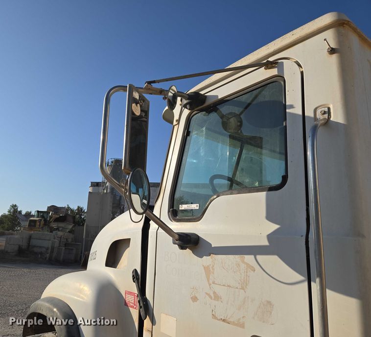 image for item EU3777 2005 Mack CV513 ready mix truck