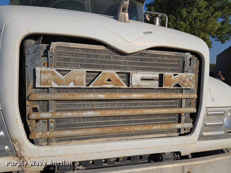image for item EU3777 2005 Mack CV513 ready mix truck