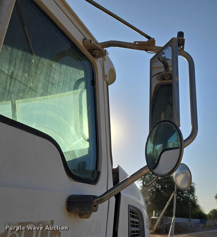 image for item EU3777 2005 Mack CV513 ready mix truck