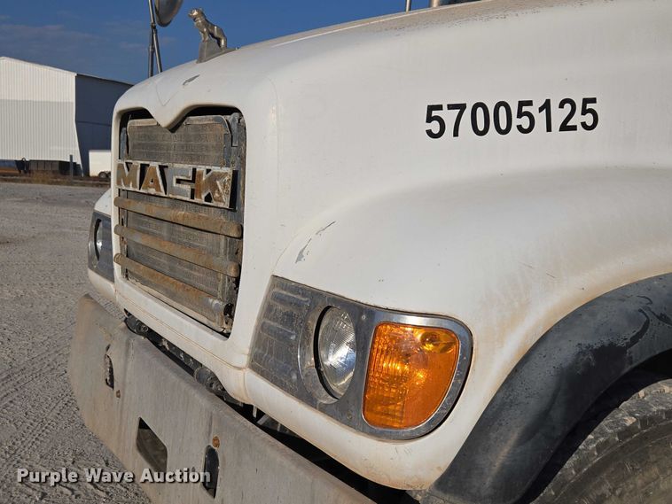 image for item EU3777 2005 Mack CV513 ready mix truck