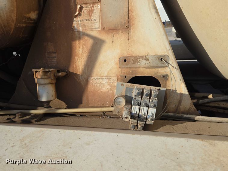 image for item EU3777 2005 Mack CV513 ready mix truck