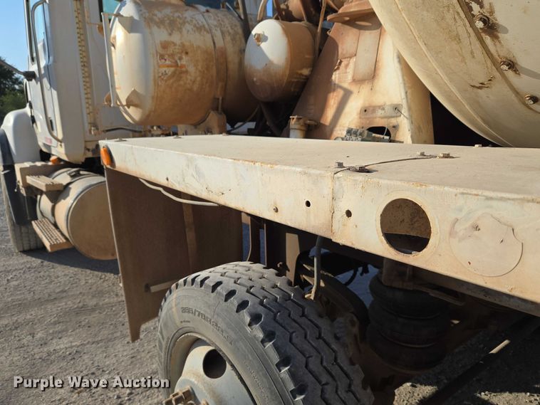 image for item EU3777 2005 Mack CV513 ready mix truck